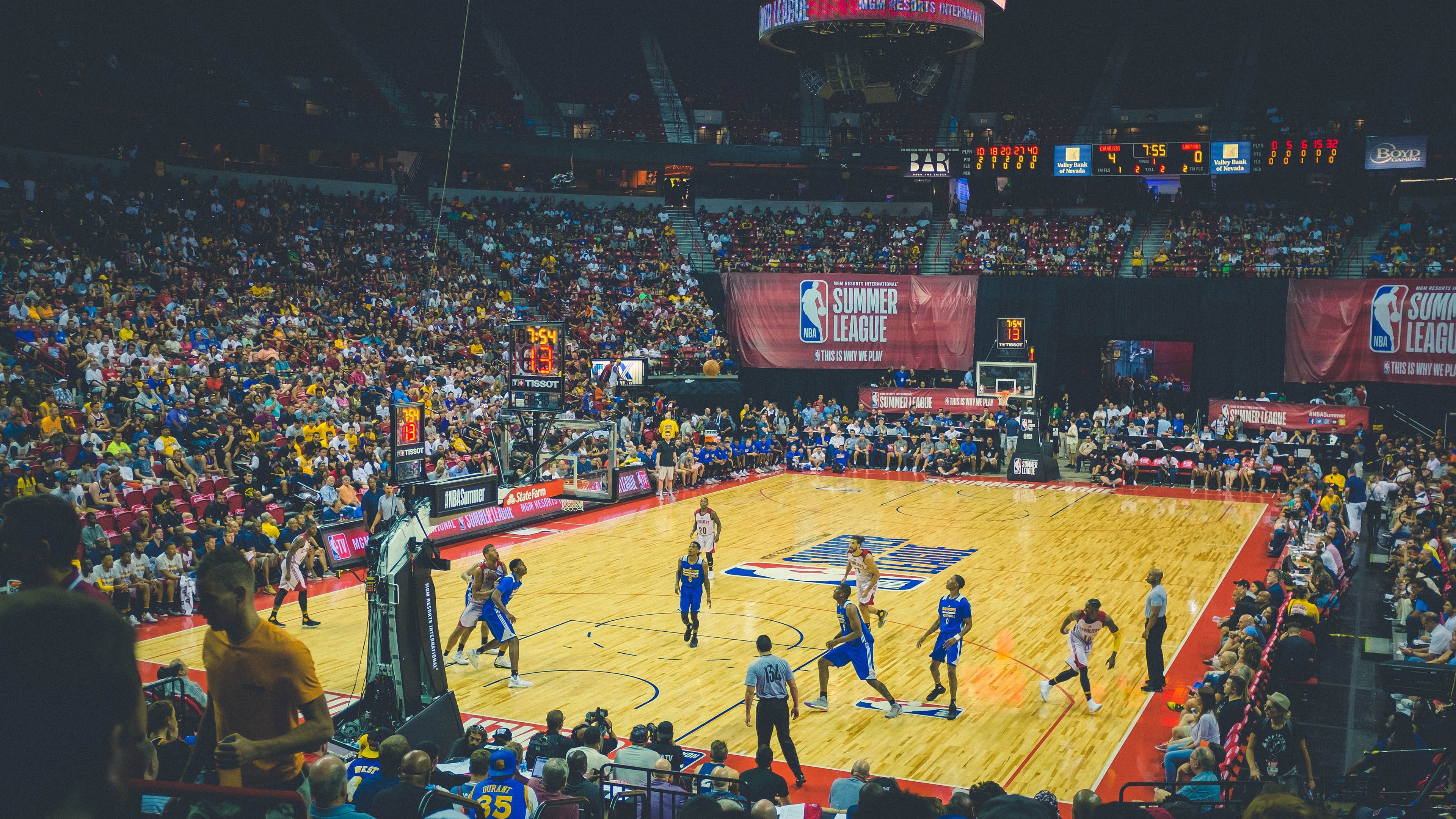 九游游戏中心官网-_场外精彩：明星名人助阵网球盛事_，名人打网球